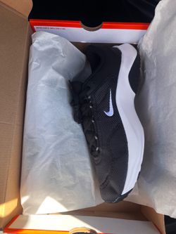 Nike legend essentials men’s shoes size 11 brand new in box