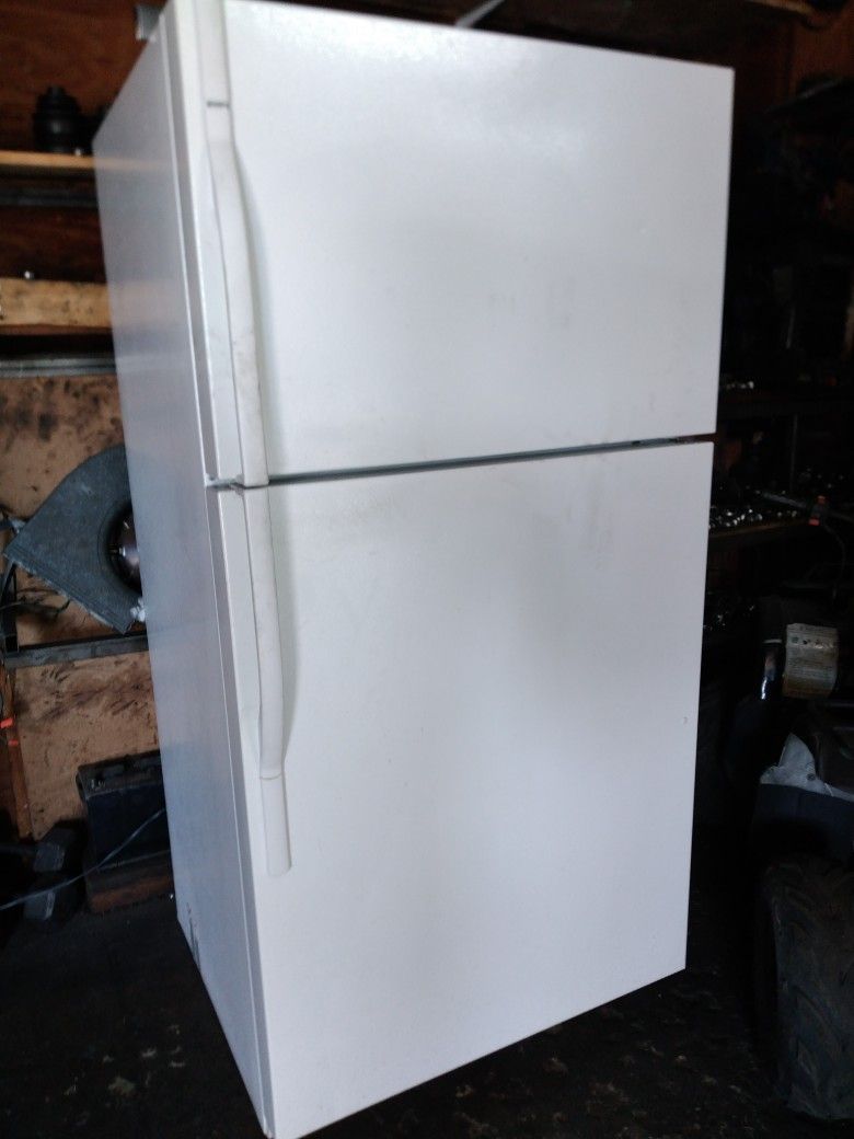 Fridge. For Sale...(Good Working Cond.)