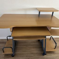 Desk w keyboard slideout 