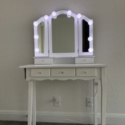 Make Up Vanity 
