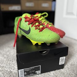 Kobe Grinch Mismatch Cleats