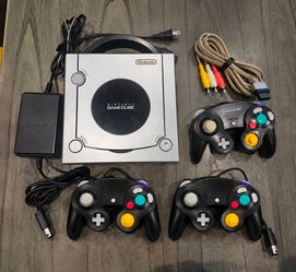 $140 - Pre-Owned Nintendo Gamecube System Console everything in picture included 
1- oem game cube control 
2x- Donop after market Wired Controllers
s