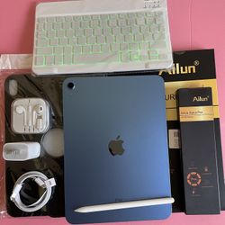 256gb Apple IPad 10th Generation (10.9” Liquid / 2022 model) with pen, keyboard, case & Accessories (warranty 2026) 