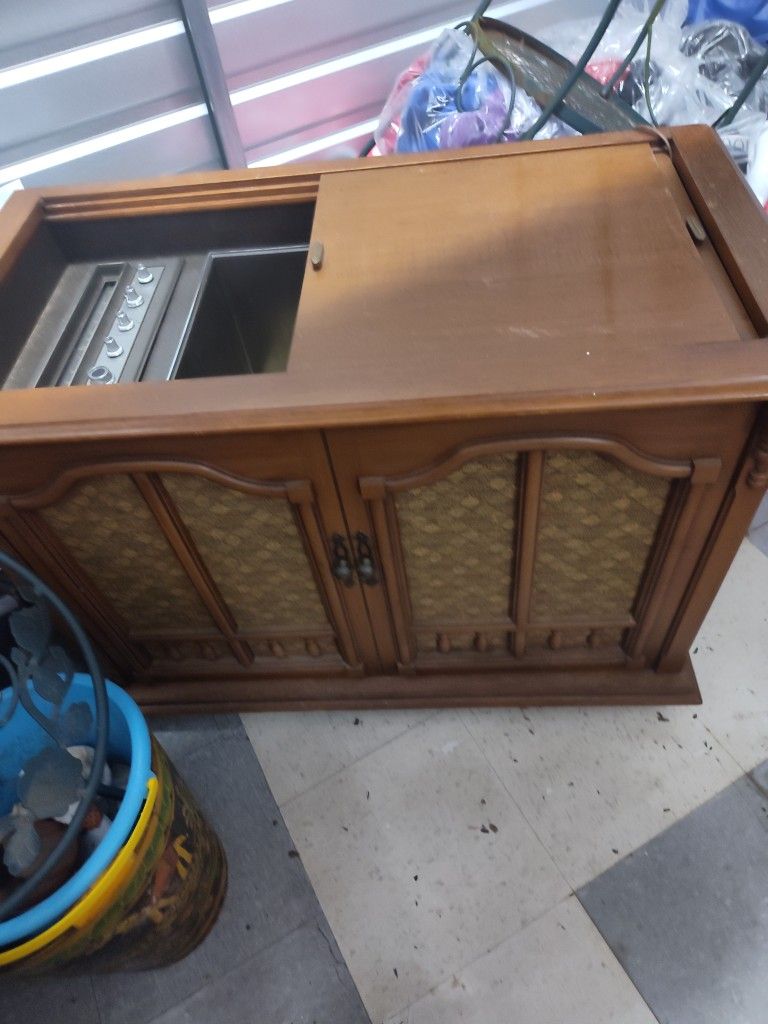 Old Record And Radio Player Need To O Assemble