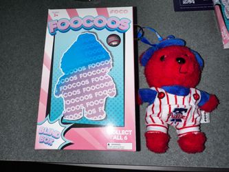 FOCO Phillies bag clip plush