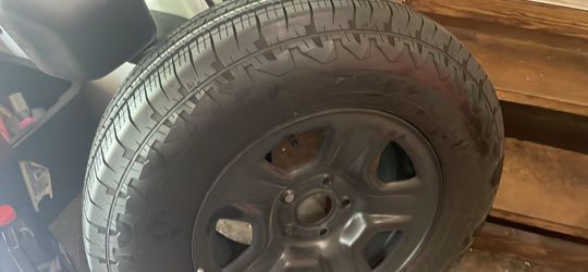 NEXEN tire and rim 245/75R17