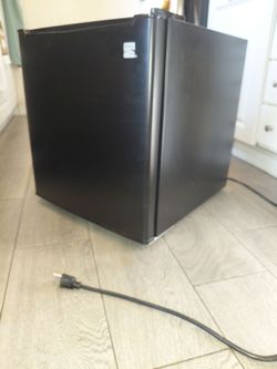 Kenmore Mini Fridge 120 V KMR17MBK model