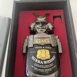 NIKKA Whisky & Gold Empty Bottle & Box W/ Samurai Helmet & Armor NK-01 Beautiful Piece. 