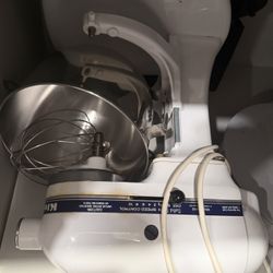 White Kitchen Aid Mixer With Attachments