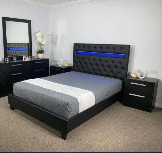 Queen Bed,  Dresser With Mirror And Two Nightstands ✨️ Cama Queen,  Cómoda Con Espejo Y Mesitas De Noche / Available In Black And White 