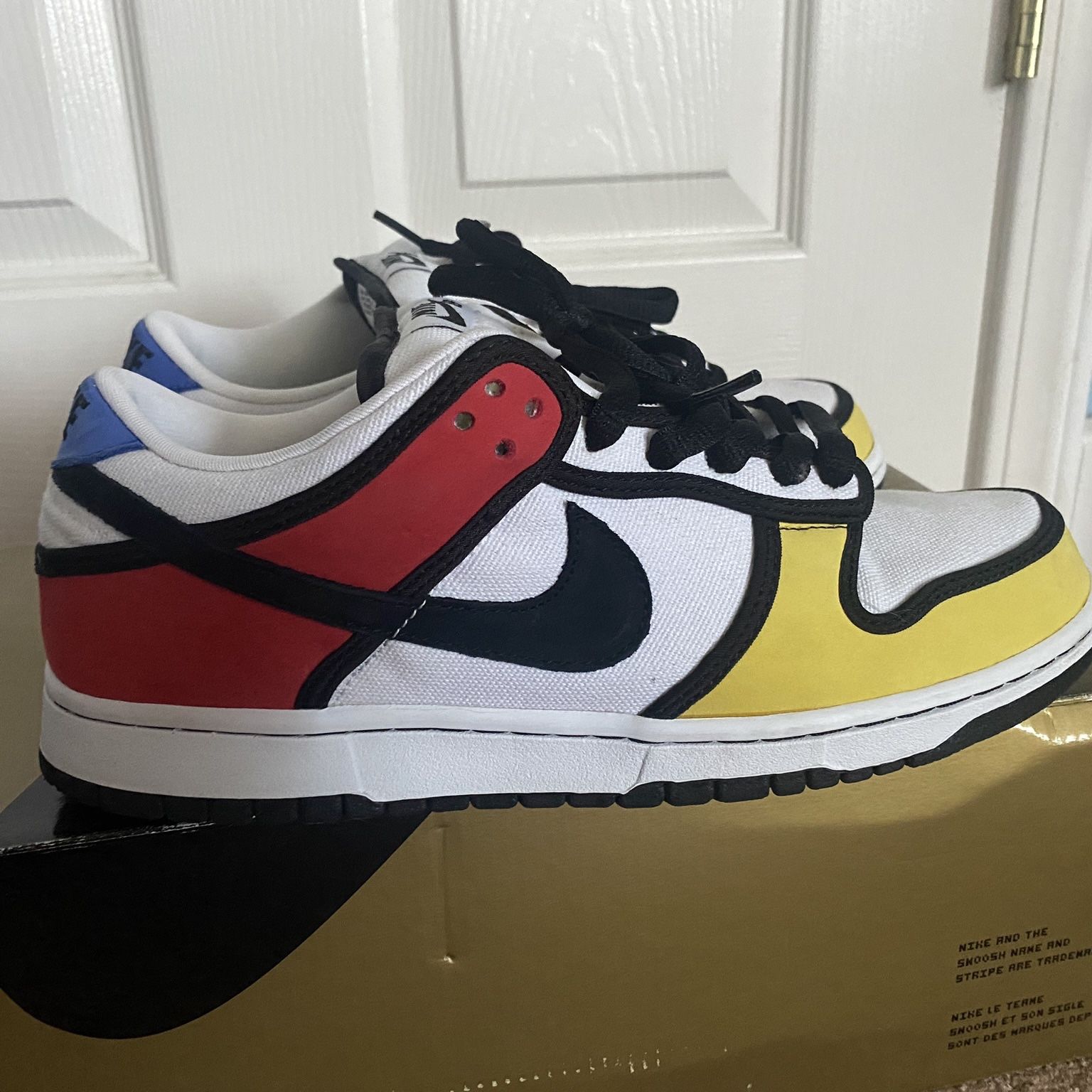 Nike Sb Dunk Piet Mondrian Size 9.5 for Sale in Elk Grove, CA 