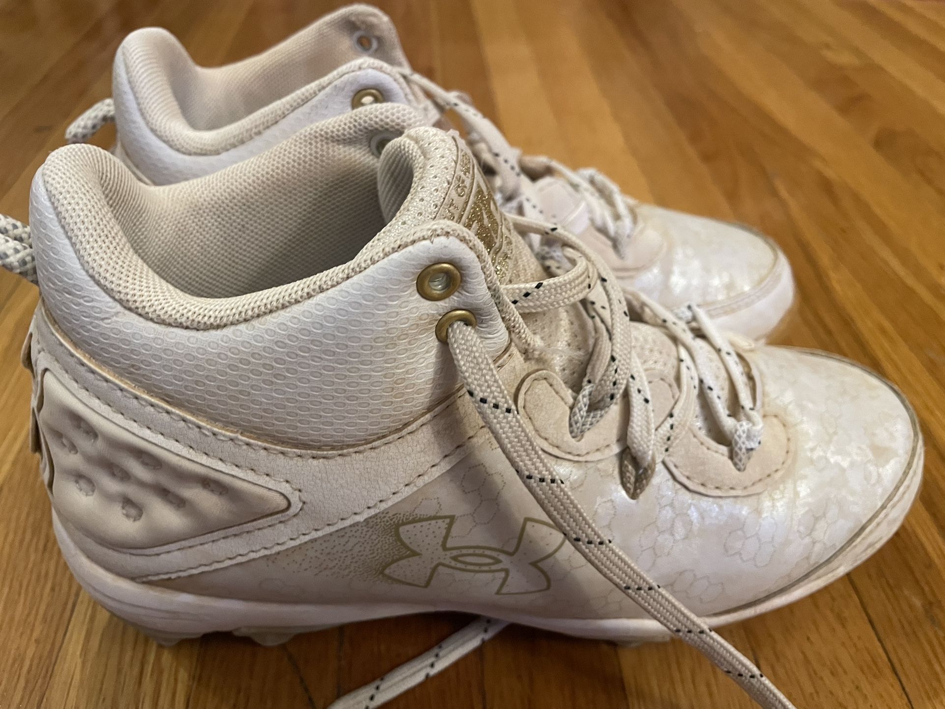 Under Armor White Baseball Cleats US 4 (Used/Good)