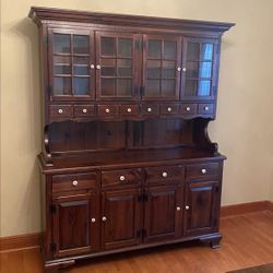 Ethan Allen Antique Hutch China Cabinet dark pinewood 