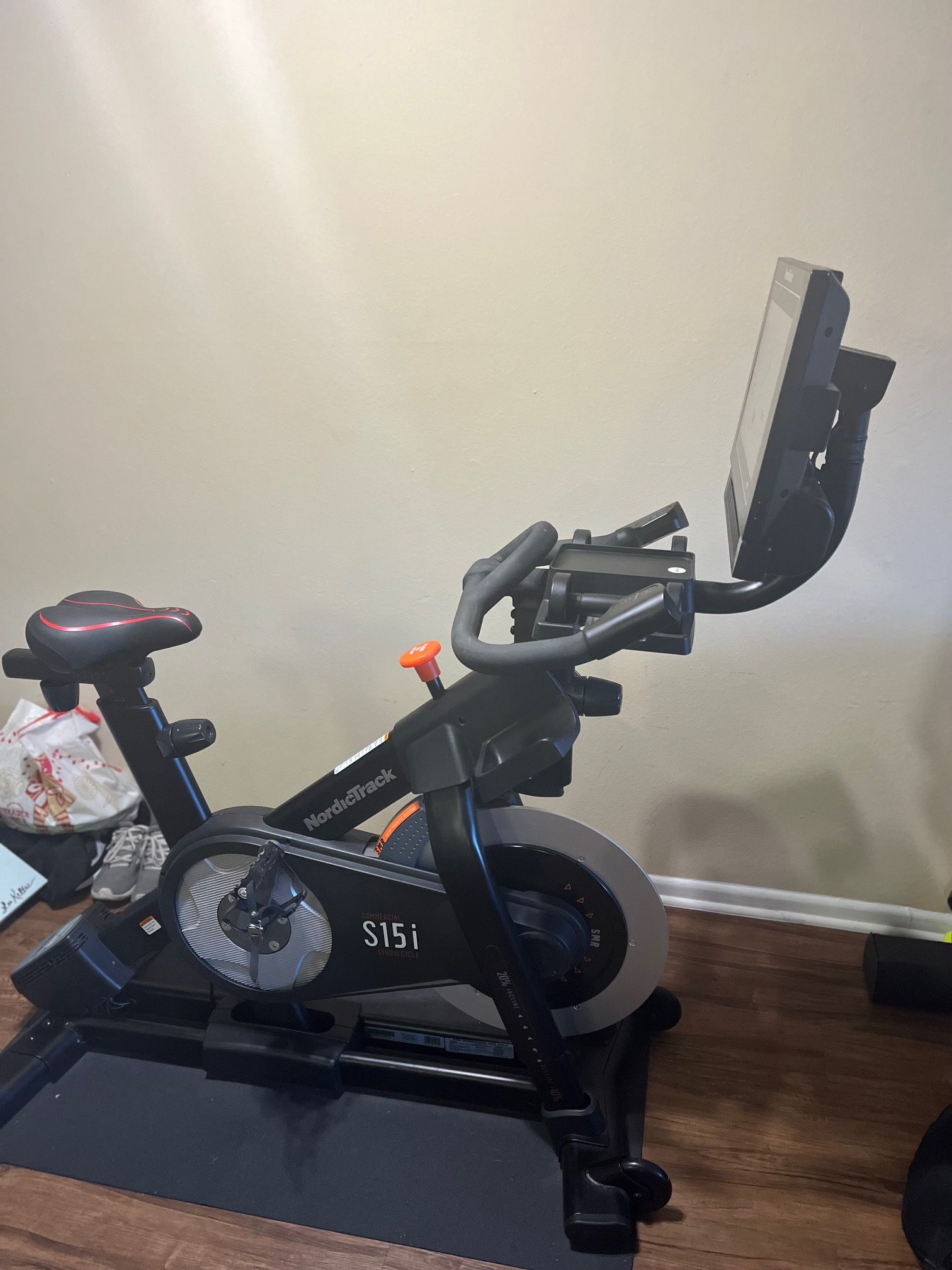 Like New Nordic Track S15i exercise Bike (similar to peloton)
