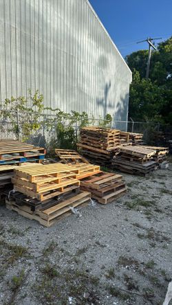 Free wood pallets