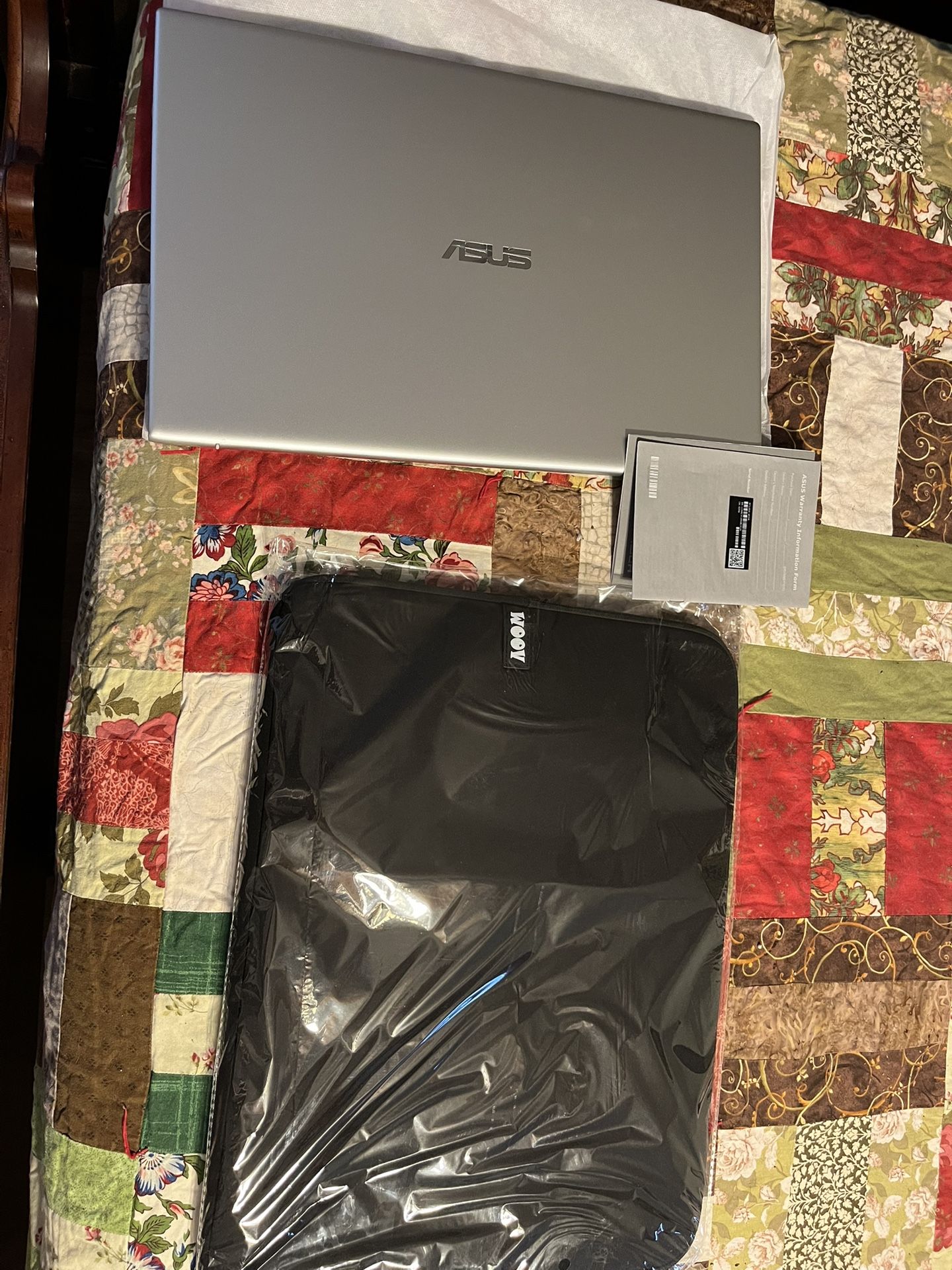 ASUS 17 Inch Laptop With Cover