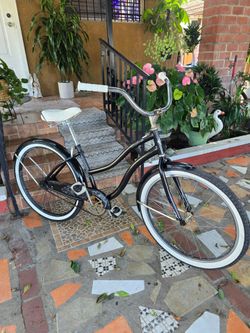 Huffy Woman's Beach Cruiser