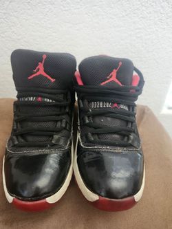 Nike Jordan 11 Retro (size 3Y)