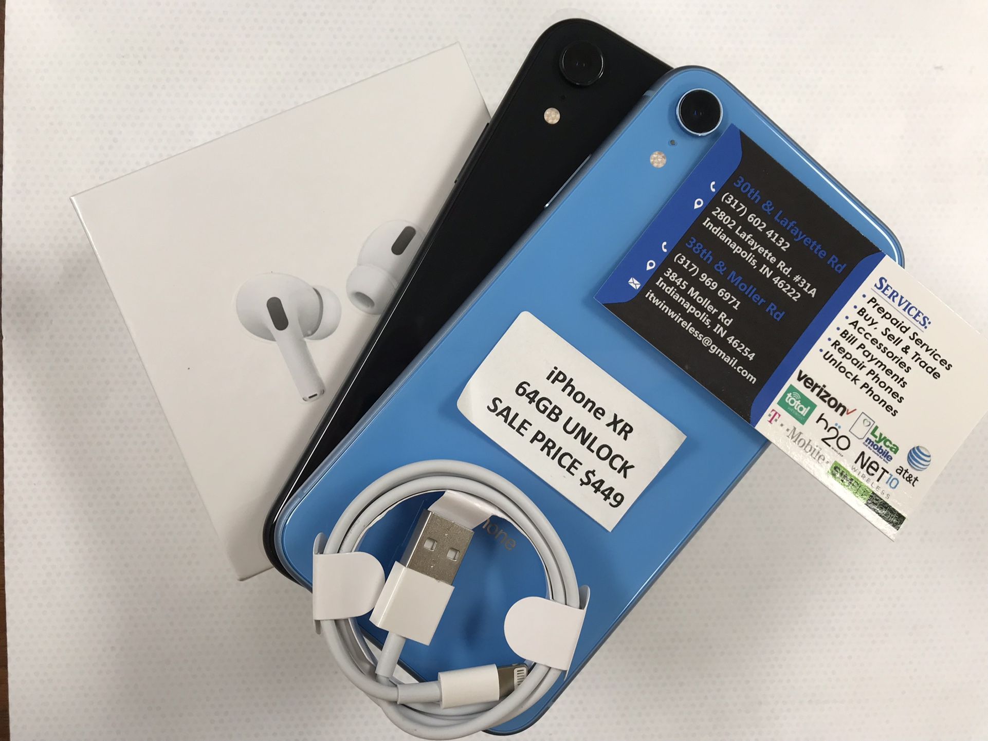 FREE AIRPODS WITH APPLE IPHONE XR EXCELLENT CONDITION UNLOCK FOR