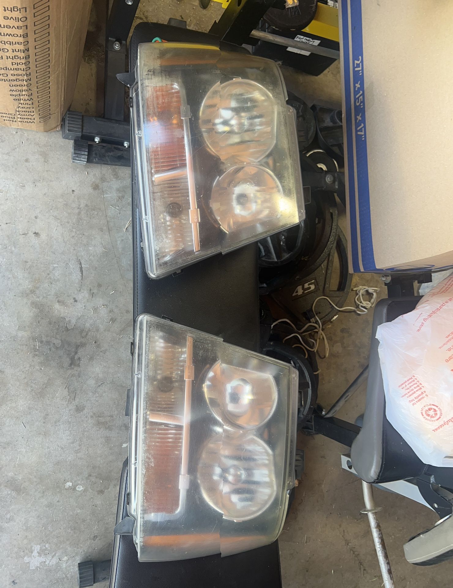 Used 2007 Chevy Tahoe Headlight Assembly 