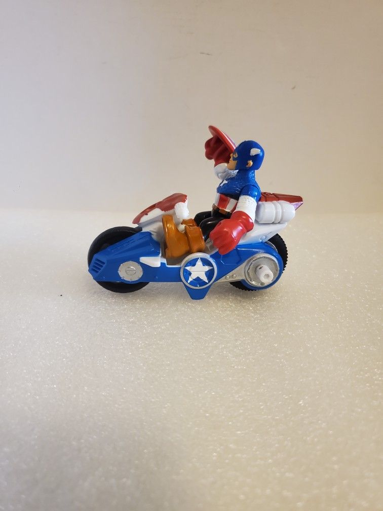 MotorcycleCAPTAIN AMERICA & SHIELD RACER Playskool Marvel Super Hero Motorcycle