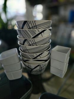 Set of bowls and ramekins/dipping bowls