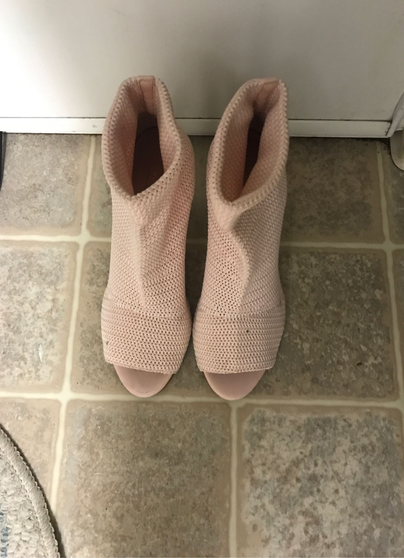 Shoes pink with a heel