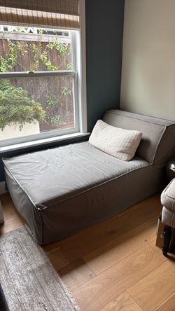 Lounger with Fitted Cover
