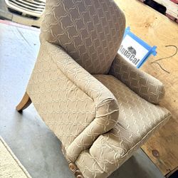 ENGLISH STYLE ARMCHAIR  free 