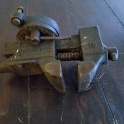 Medium Size Very Nice Heavy Duty Vice