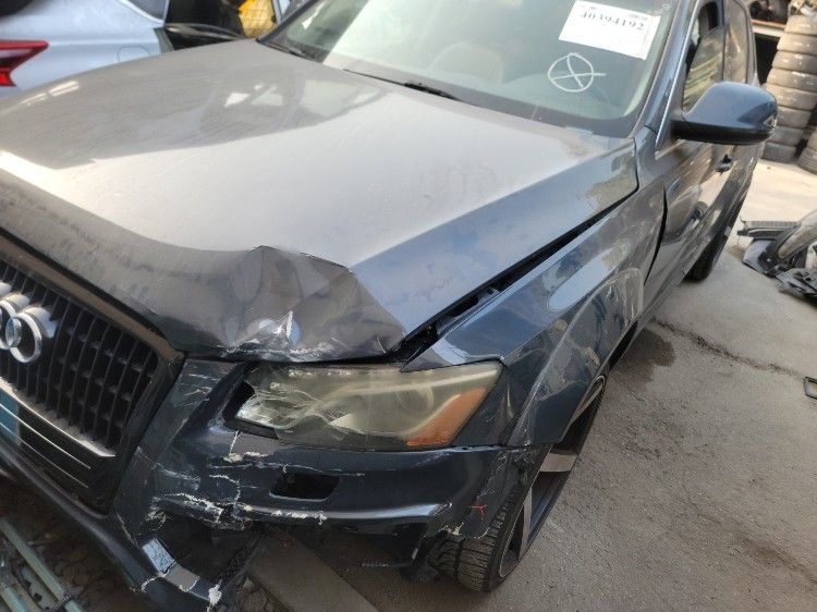 2009/12 Audy Q5 Engine Assembly $2000 Running Exellent Condition , Transmission Tailgate Doors