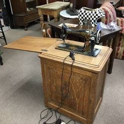 Oak Sewing Machine Table, Great condition, Fully Complete