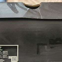 NIKE LEBRON XVII SIZE 10.5 VNDS ONLY TRIED ON INDOORS