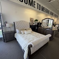 Display Sale ‼️$1999‼️ 4 PC Queen Bedroom Set 