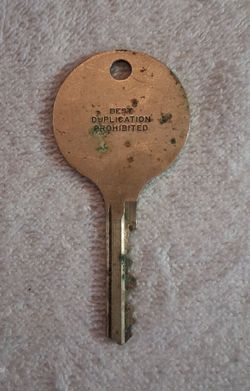 Vintage best hotel or motel room 120 key circular head
