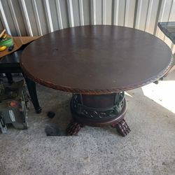Round Pedestal  Dining Room Table