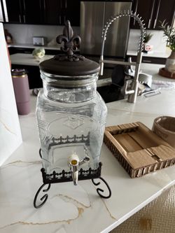Bankston beverage server