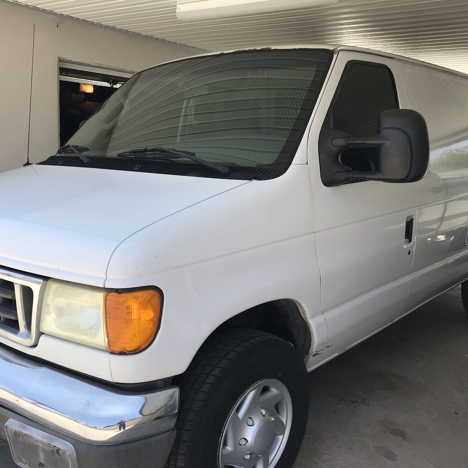 2005 Ford E-350