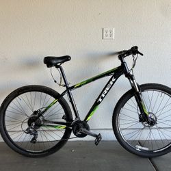 Trek Marlin 6 (Medium)