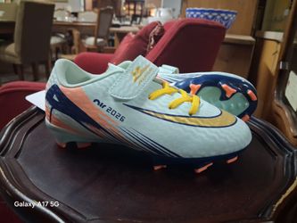 Soccer cleats us size 13C
