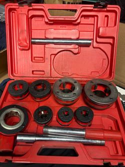 manual ratcheting pipe threader set.