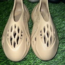 Yeezy Foamrunners ‘Ochre’