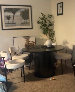 Dining table + 4 chairs
