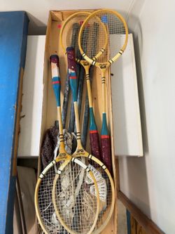Vtg Rawlings “Trump” Wooden Badminton Set includes 4 Wooden Rackets Net Metal Poles Post Birdies Original Box