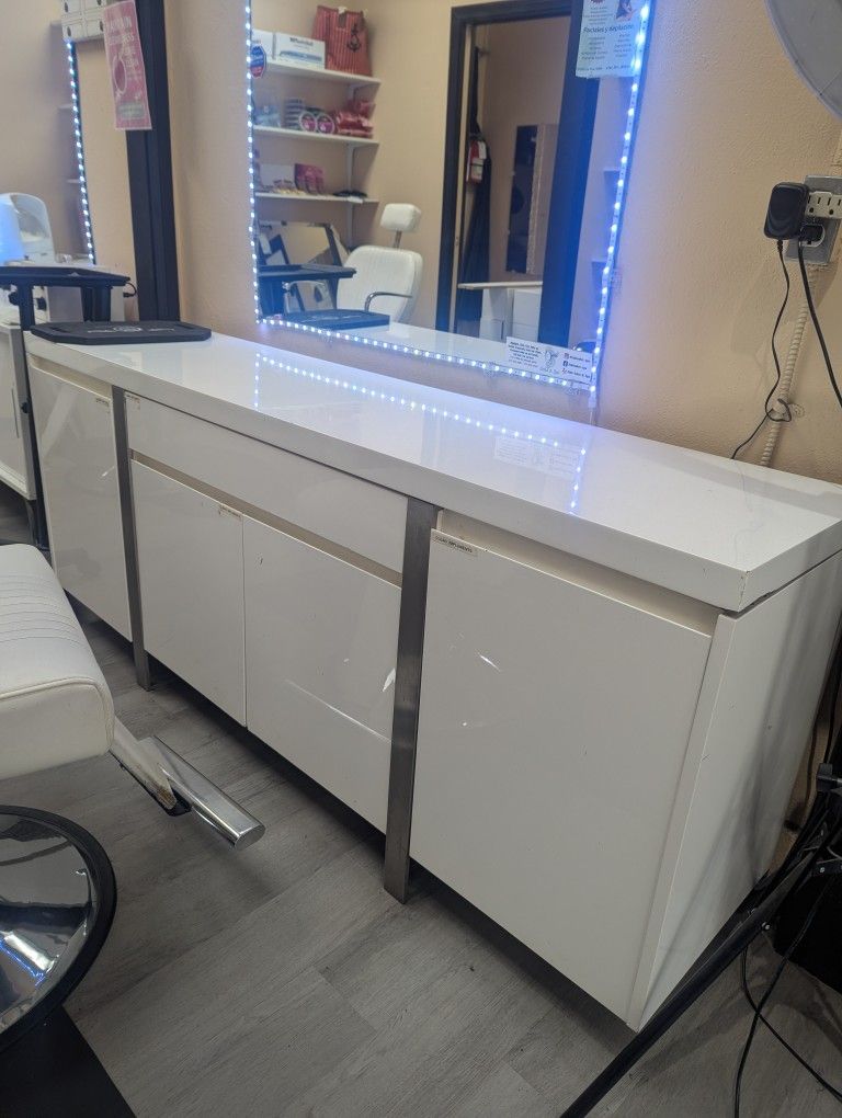 Beauty Salon Station