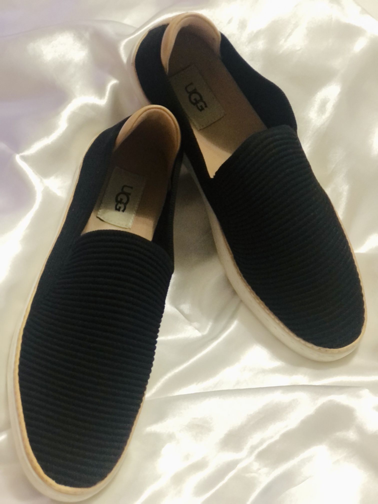 UGG  Slip-On Sneaker