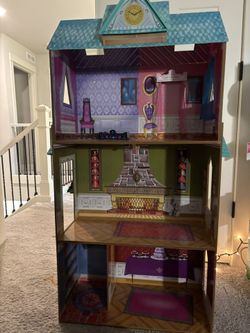 Free Frozen Doll House