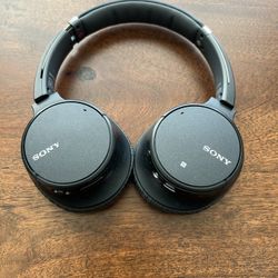 Samsung Noise Cancelling Over Ear Headphones