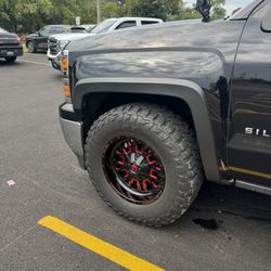 Fuel Rims 295/70/18