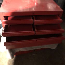 5 Drawer Tool Box In Good Condition 